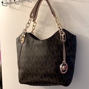 Michael Kors Mk Sig Lilly Tote Brown bag Med. Size used a couple of times